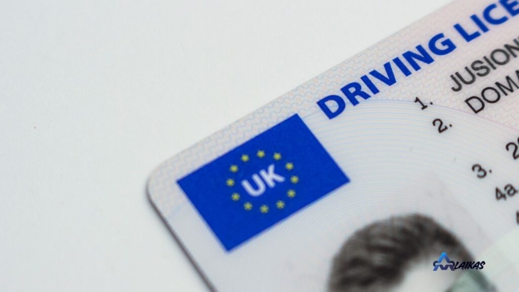 Driving test app UK helping learner drivers prepare for theory test, hazard perception, and Highway Code revision